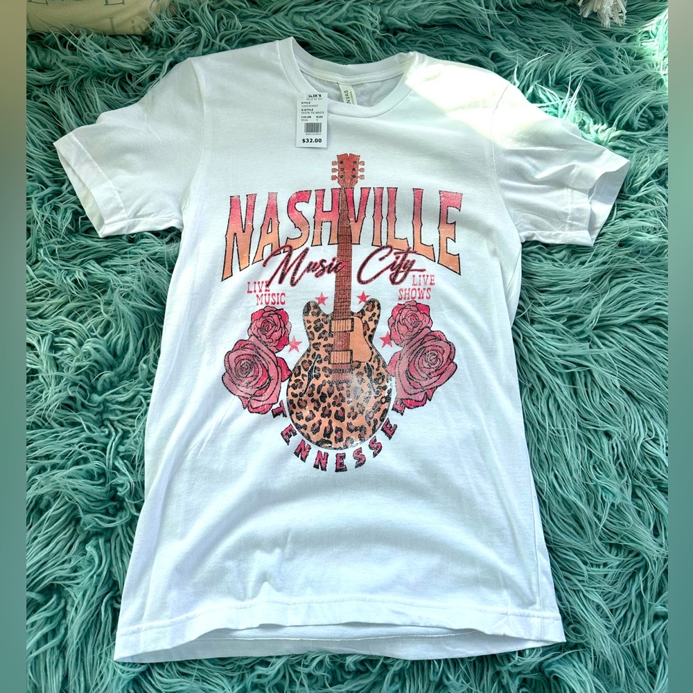 Brand New✨!! Nashville Graphic Tee